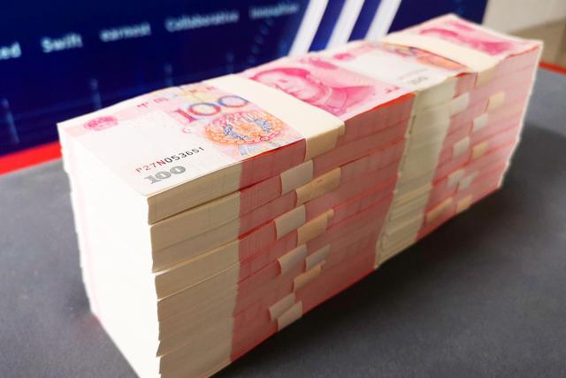 人才战略项目现场奖金发放